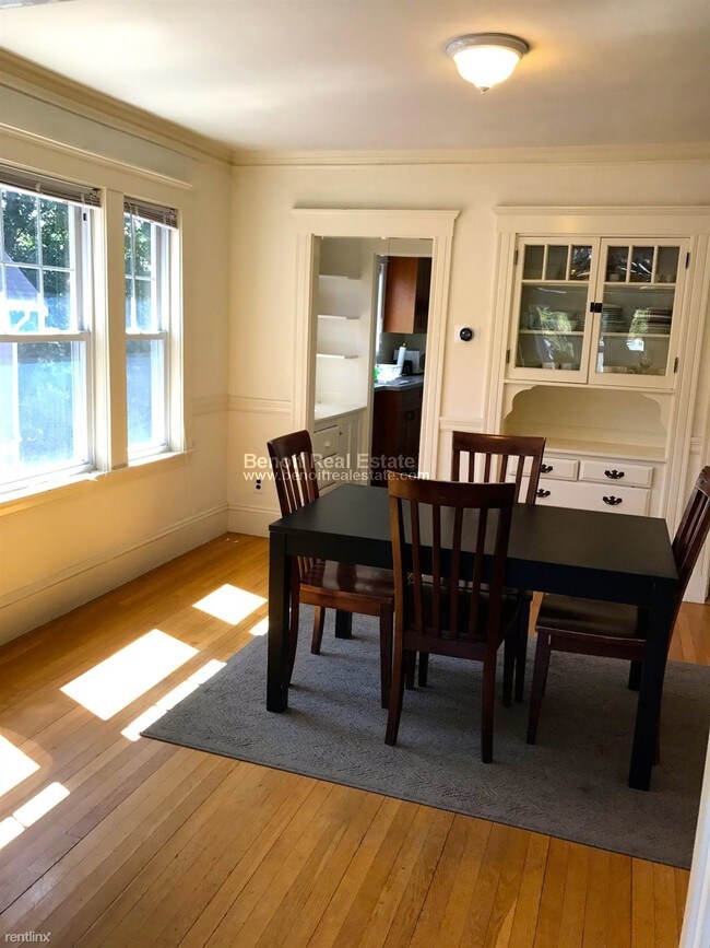 Building Photo - 162 Curtis St