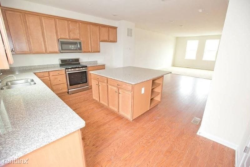 Primary Photo - 3 br, 2.5 bath Townhome - 42 Cannon St