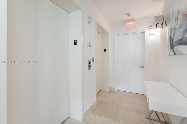 Foto del edificio - 50 South Pointe Dr