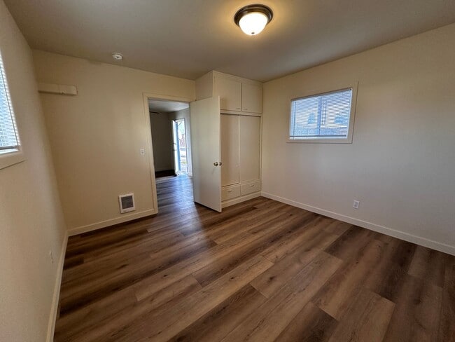 Building Photo - 142