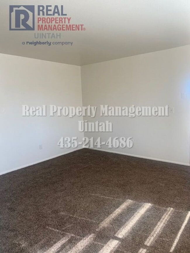 Building Photo - 3 bedroom 1 bath duplex
