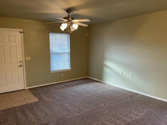 Building Photo - 2 bed Senior Living with All appliances an...