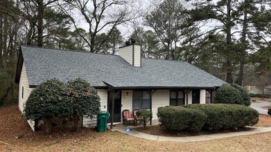 Building Photo - 4009 Hawthorne Cir