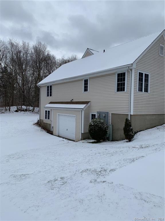 Building Photo - 211 Fox Run