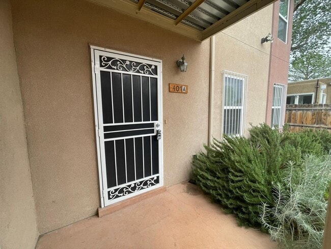 Building Photo - 407 Harvard Dr SE