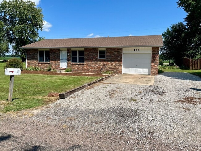 Photo - 644 Tamarach Dr. House