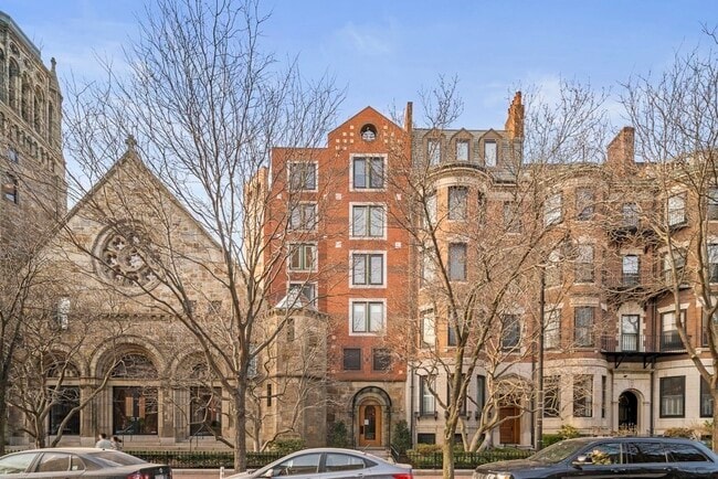 Building Photo - 492 Beacon St