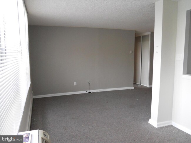 Foto del edificio - 1030 E Lancaster Ave