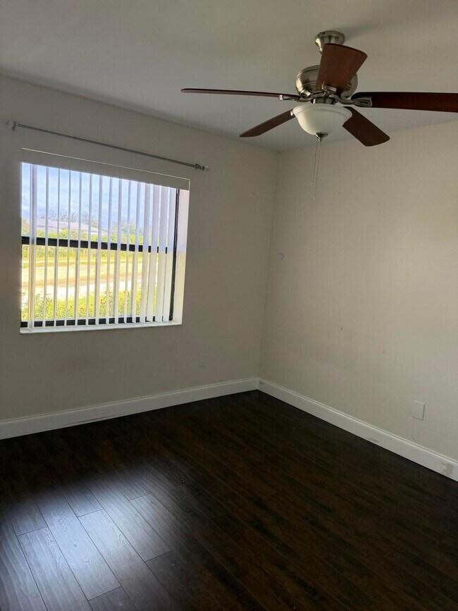 Foto del edificio - 8341 Boca Glades Blvd E