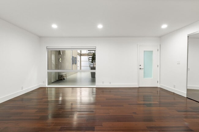 Building Photo - 2-Bedroom Condo in Westwood – Available Now!