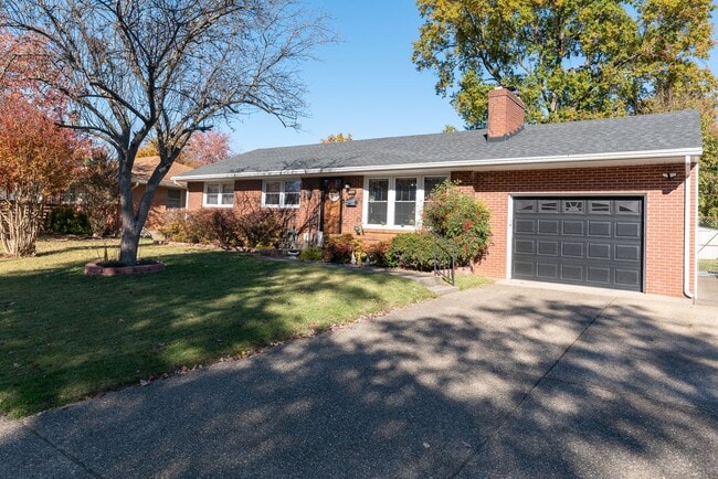 Foto del edificio - Beautiful 3-Bedroom, 3-Bathroom Home with ...