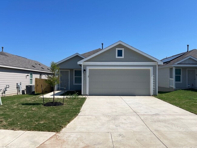 Building Photo - Spacious Single Story Home with Great Amen...
