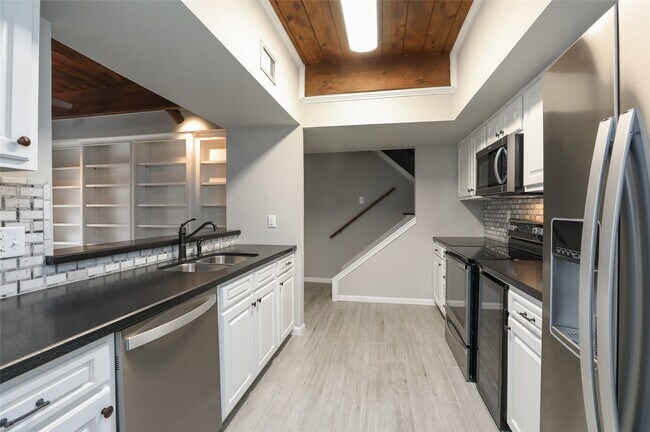 Foto del edificio - 5370 Brownway St