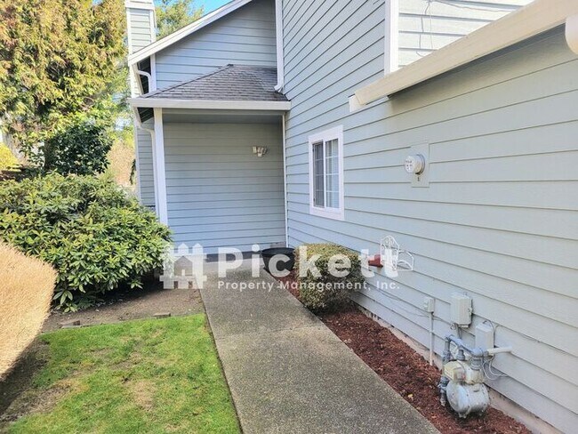 Building Photo - Lovely 3 Bedroom Ridgetop Townhome