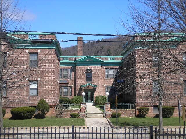 Building Photo - 211 Fountain St