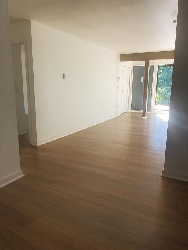 Foto del edificio - Modern 1 Bed Condo near Microsoft