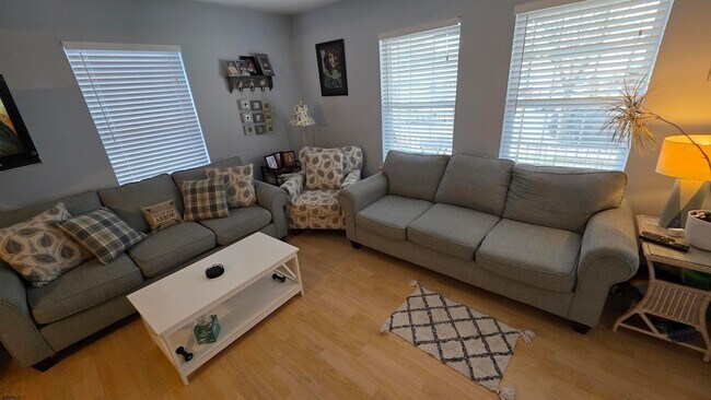 Foto del edificio - 9604 Ventnor Ave