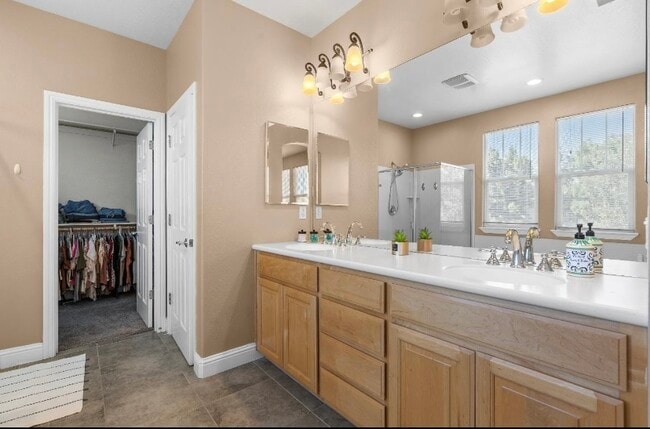 Building Photo - 300 W Alameda Dr