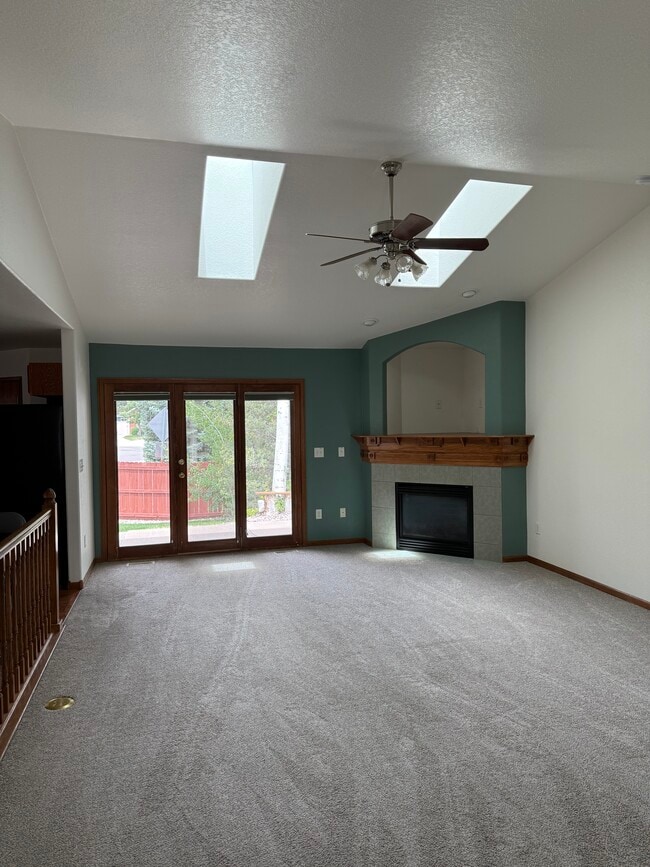 Building Photo - 3011 Ivy Dr
