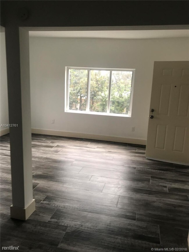 Foto del edificio - 2500 NE 192nd St