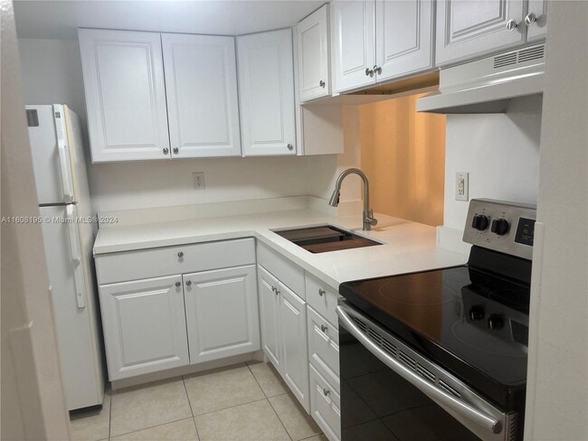 Building Photo - 9621 SW 77th Ave