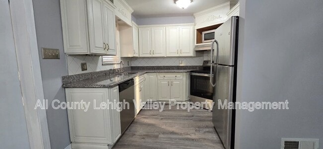 Foto del edificio - 1560 Riegel St