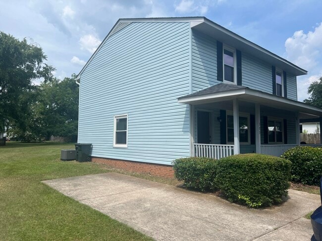Building Photo - 301 W Clifton Ave