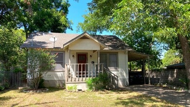 Building Photo - 204 W 46th St