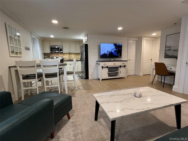 Foto del edificio - 120 Mitchell Ave