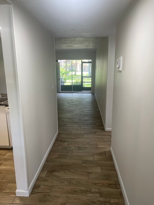 Building Photo - 6308 Newtown Cir