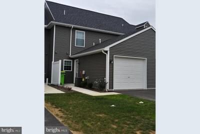 Foto del edificio - 741 Farmwood Ln