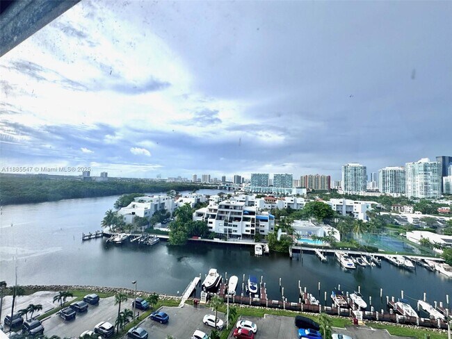 Foto del edificio - 400 Kings Point Dr