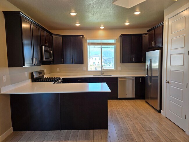 Building Photo - 2422 N Penstemon Wy