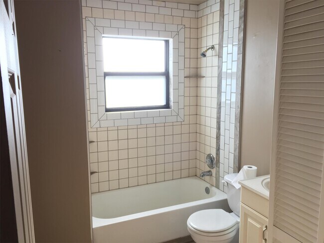 Foto del edificio - 1410 E Pitman Ave