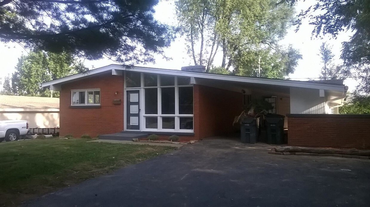 Primary Photo - 887 Lane Allen Rd