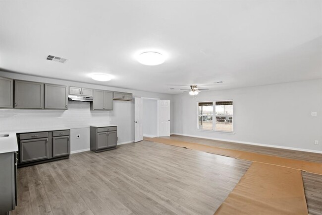 Building Photo - 3171 Roe Dr
