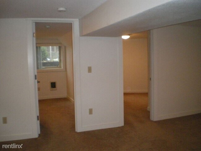 Building Photo - 2 br, 1 bath Apartment - 3551 SE Morrison St