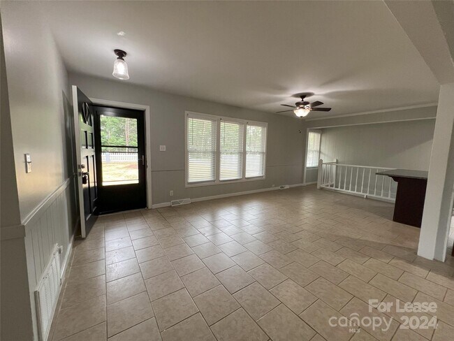 Building Photo - 17120 Green Hill Rd