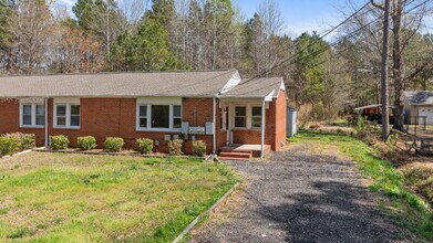 Building Photo - 513 Truitt Rd