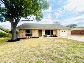 Building Photo - 527 N Avenue Y