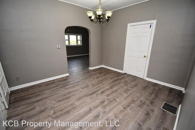 Building Photo - 2 br, 1 bath House - 1355 East Walnut Street