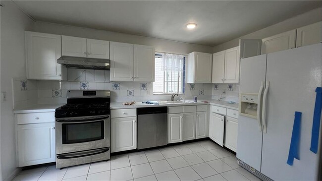Building Photo - 367 Willowbrook Rd
