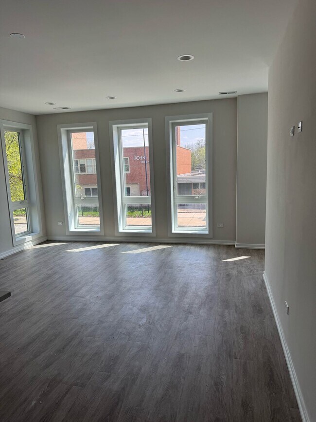 Foto del edificio - 2848 W Adams St