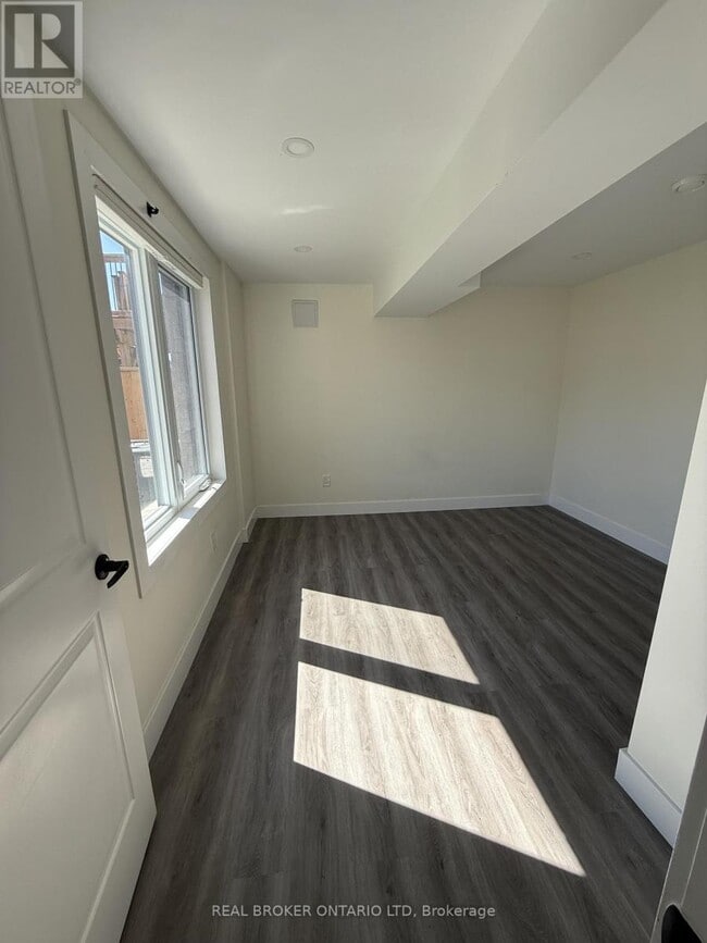Building Photo - 1875 Fountain Grass Dr