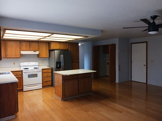 Foto del edificio - Introducing a meticulously maintained 3 bedroom, 2 bath gem!