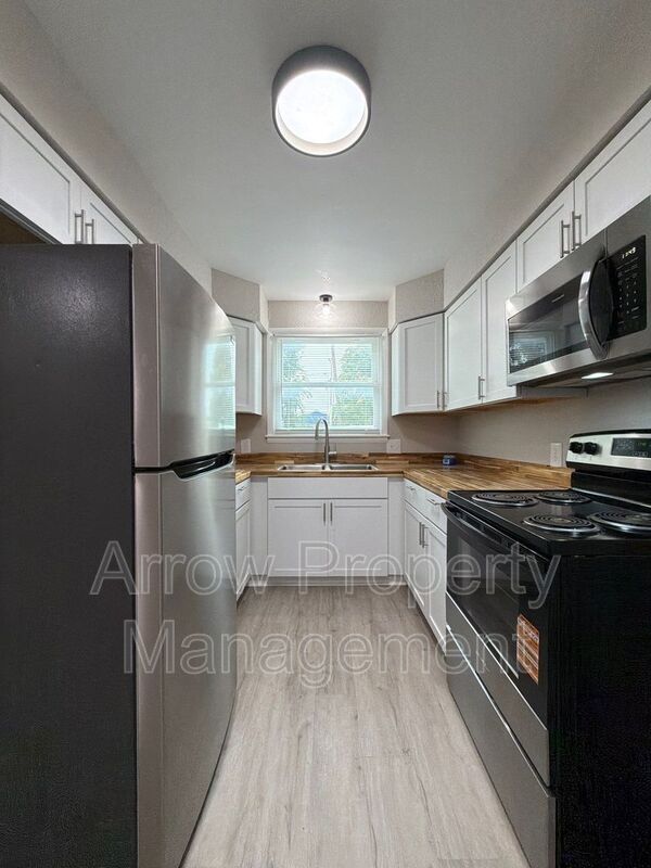 Building Photo - 704 N 26th St