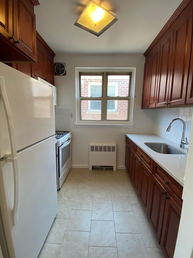 1060 Lydig Ave, Bronx, NY 10461 Townhome Rentals in Bronx NY