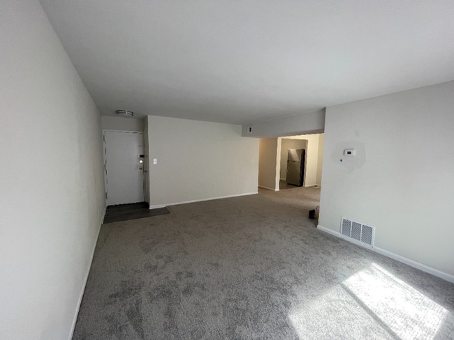Foto del edificio - 8263 Russell Rd