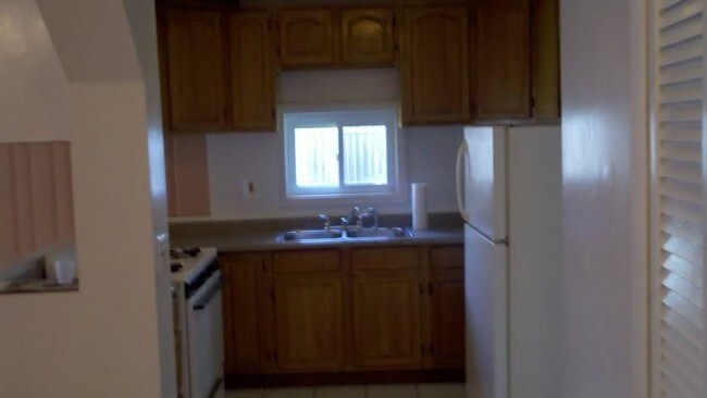 Building Photo - 73 Pond St