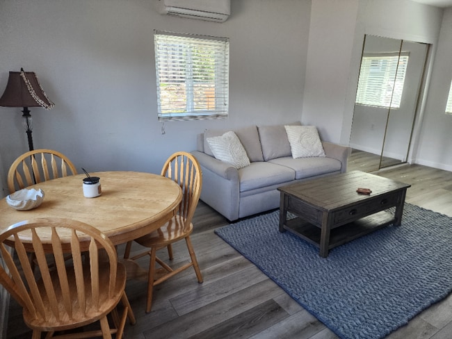 Building Photo - 1112 N Ontare Rd